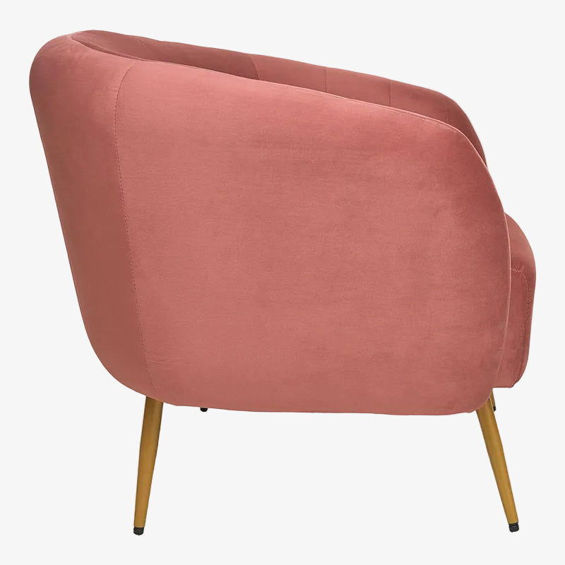 Poltronas Clara com pés em aço dourado