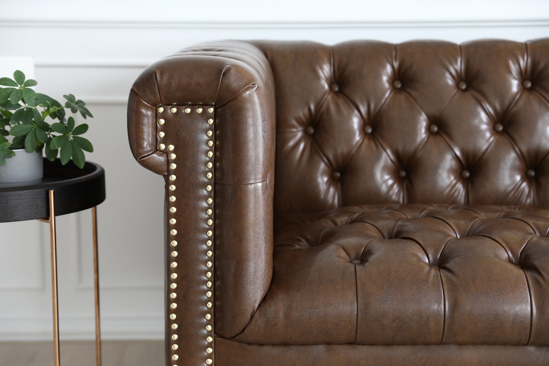 Canapé Chesterfield 3 places PU couleur marron Pool