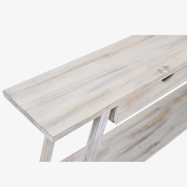 Detalle del tablero de la Mesa Consola Aina de madera maciza de mango con acabado decapado blanco.