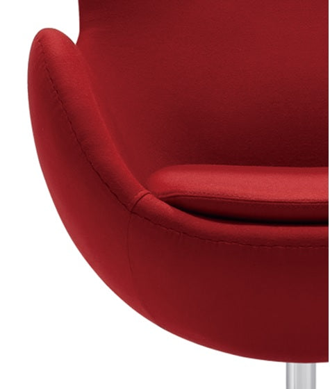 Cadeira EGG estofada em lã vermelha