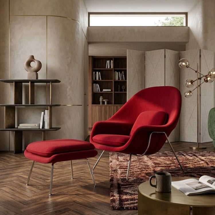 Sillón lounge Noma tapizado en rojo con reposapiés en ambiente de salón