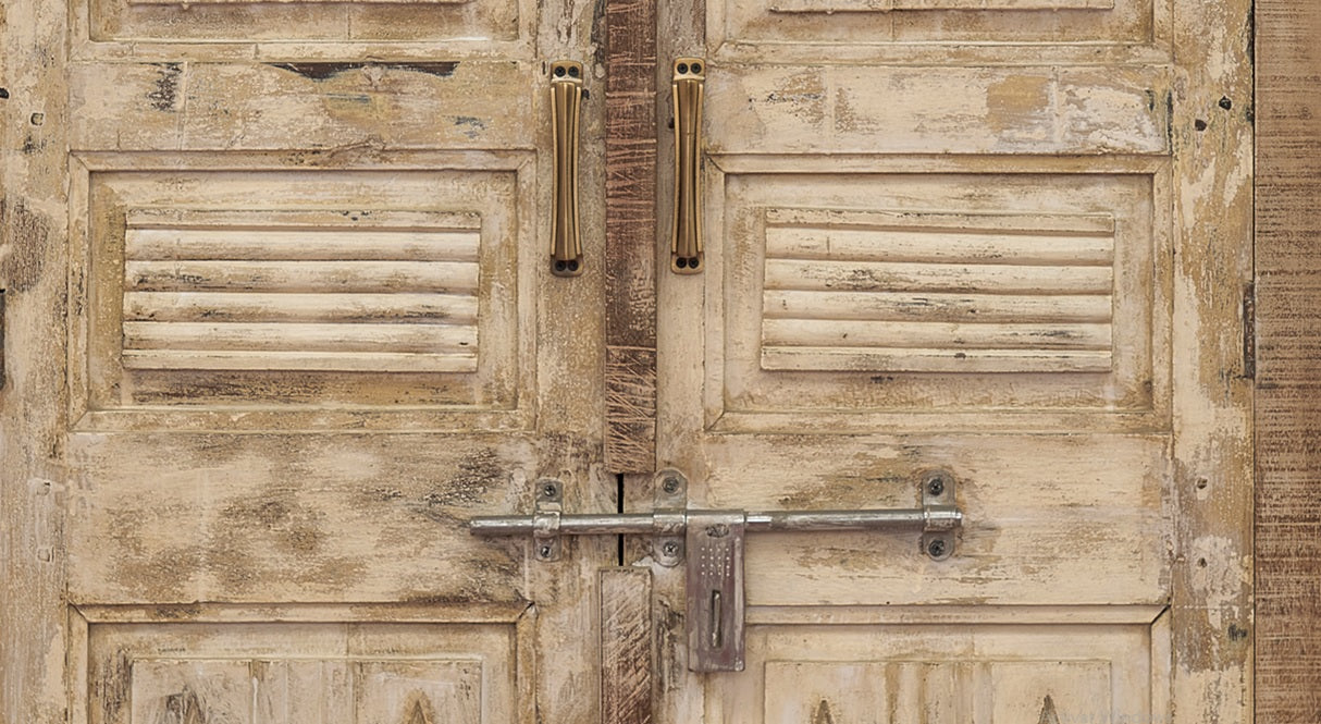 armario de doble puerta tallado a mano
