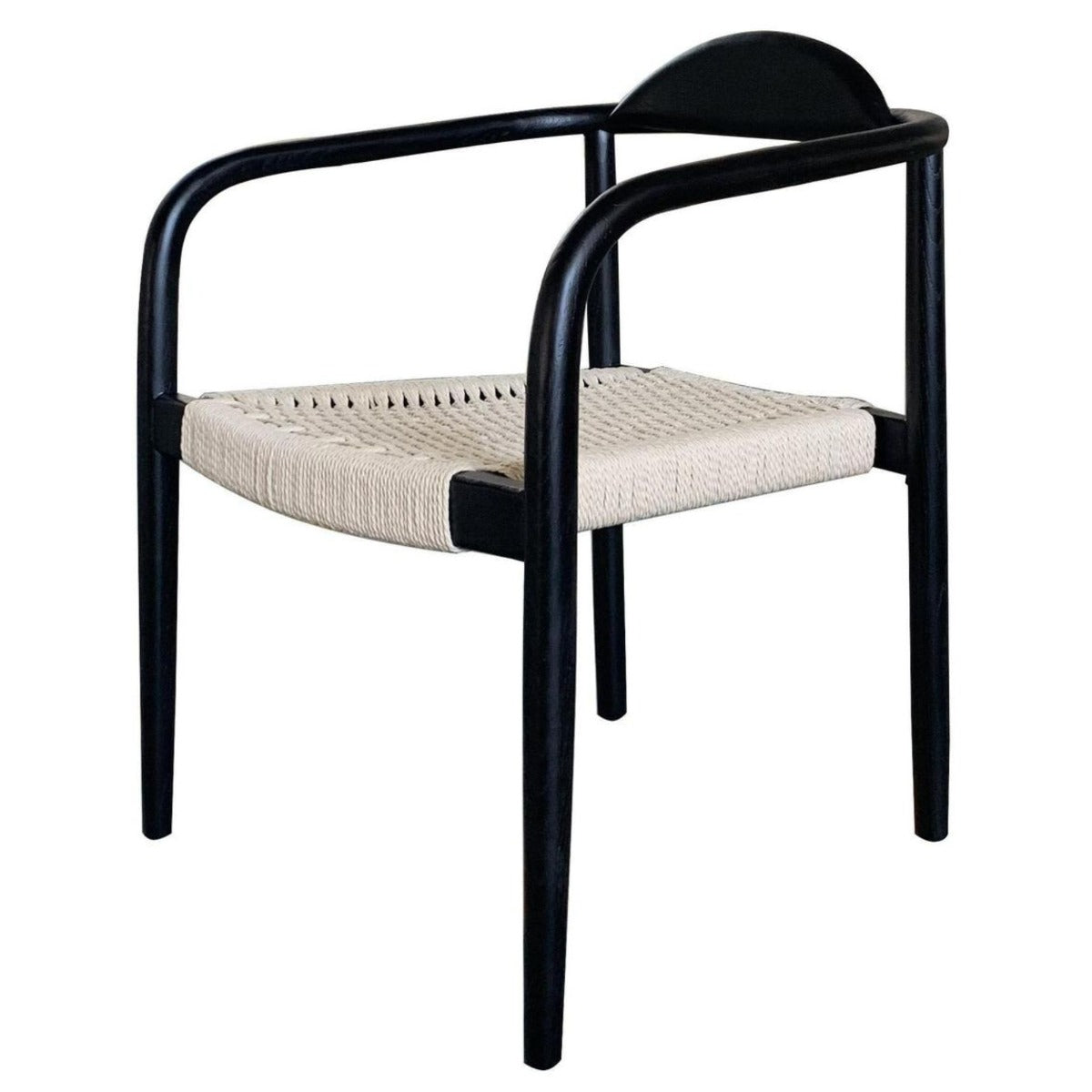 Cadeira de jantar Cloe com braços de madeira preta e assento trançado